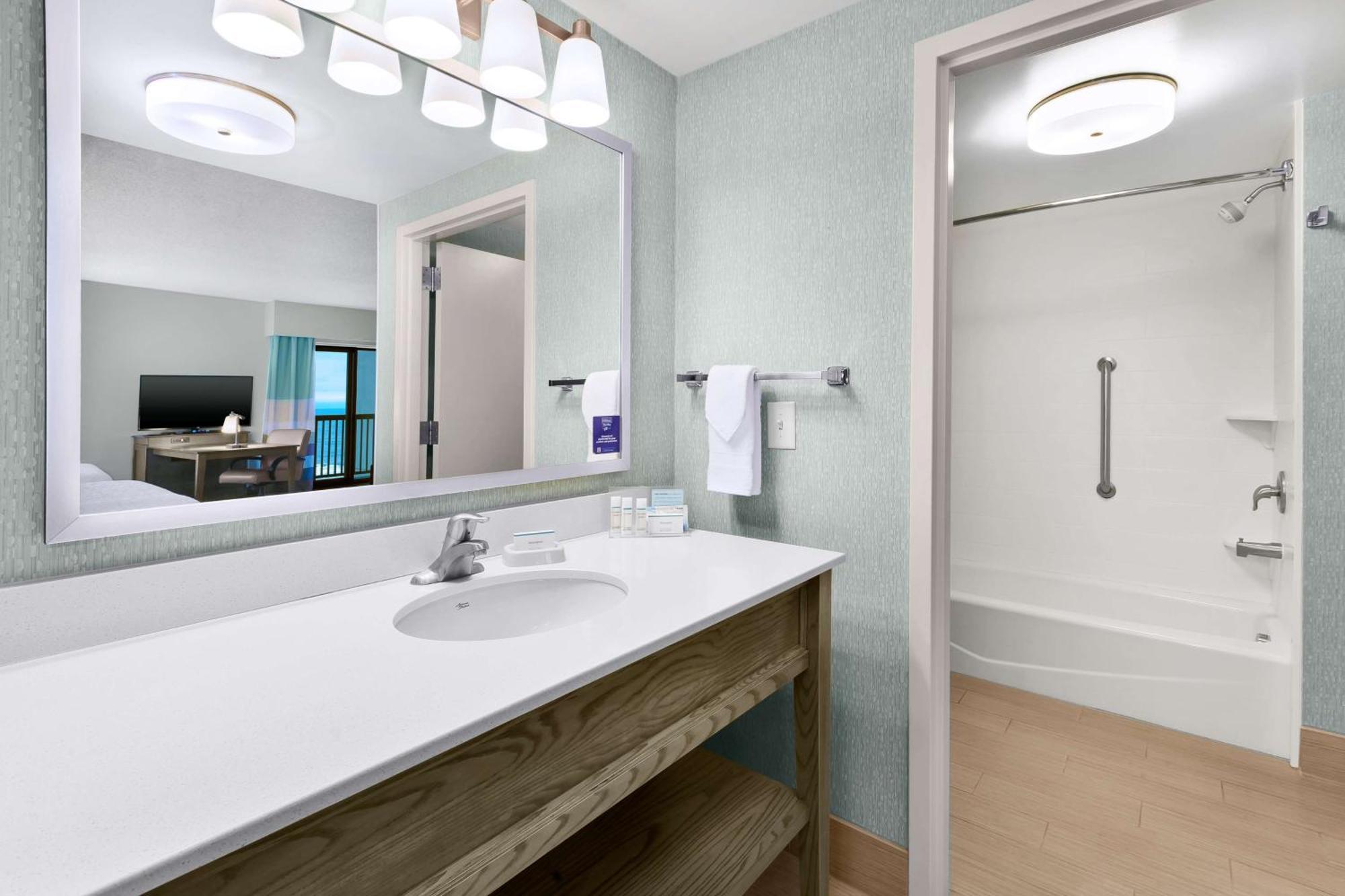 Hampton Inn & Suites By Hilton Carolina Beach Oceanfront Екстер'єр фото